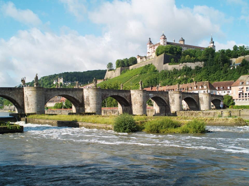 Darum zu Brose - Würzburg Alte Mainbrücke Festung Marienberg