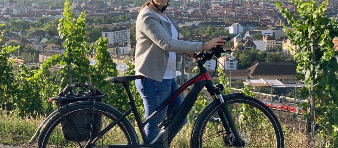Now that Julia Grimm owns an e-bike the steep bike path to work is no longer a problem. It winds through vineyards and offers spectacular views of Würzburg. Thanks to the Brose drive, she’s never out of breath, even on the uphill ride, and she arrives at work relaxed and ready to start her day.
