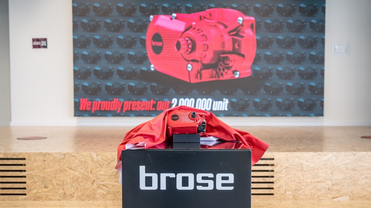  The two millionth drive was proudly presented at the “Ride & Feel” customer event in Berlin at the end of February. 