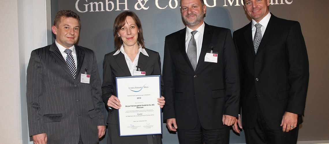 (From right) Thomas Kraus, Chairman of the LEP Initiative, presented the award to Jörg Graichen, General Manager Meerane, Andrea Tabi-Noack, Production Manager, and Frank Richter, Quality Manager.