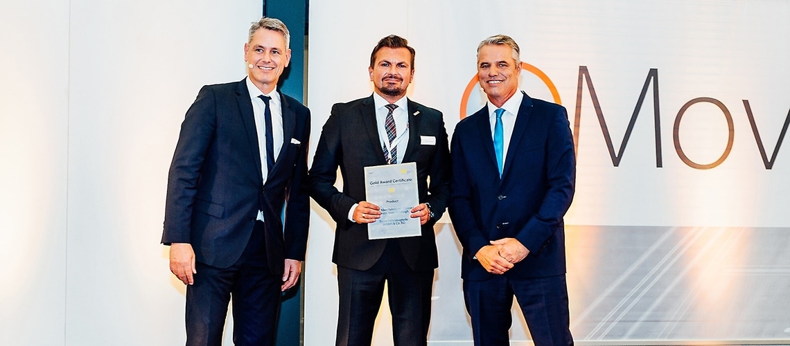 Markus Trampusch (center), Customer Team Director at Brose, received the MATERIALICA Design + Technology award from organizer Robert Metzger (left) and host Jan Stecker.